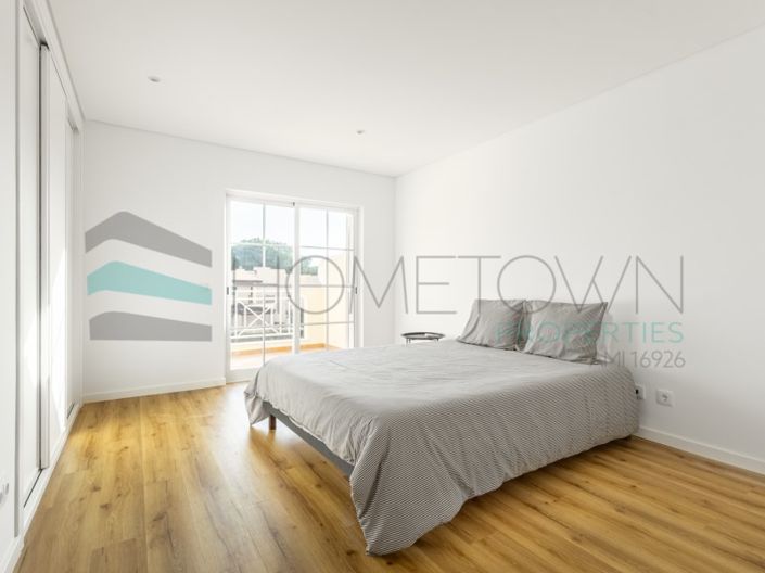 Image No.27-4 Bed House for sale