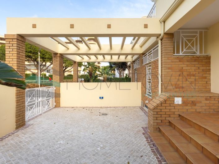 Image No.51-4 Bed House for sale