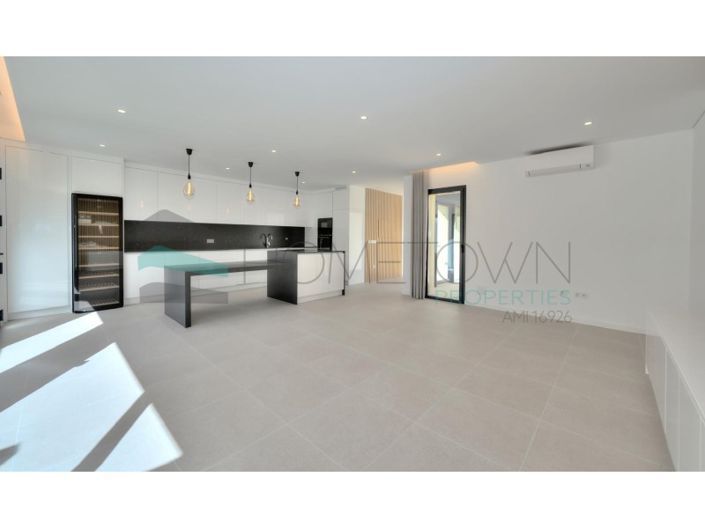 Image No.4-3 Bed House for sale