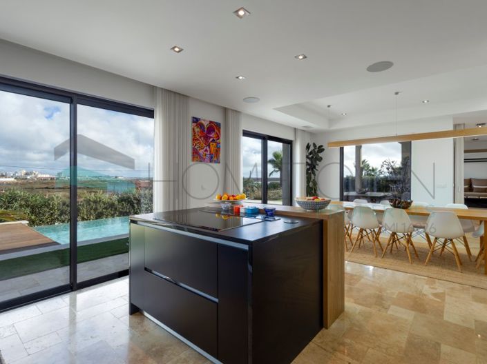 Image No.16-4 Bed House for sale