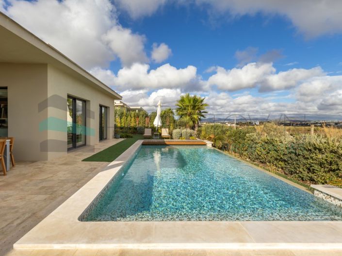 Image No.3-4 Bed House for sale