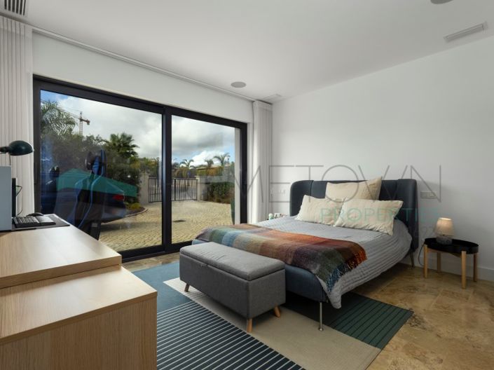 Image No.30-4 Bed House for sale