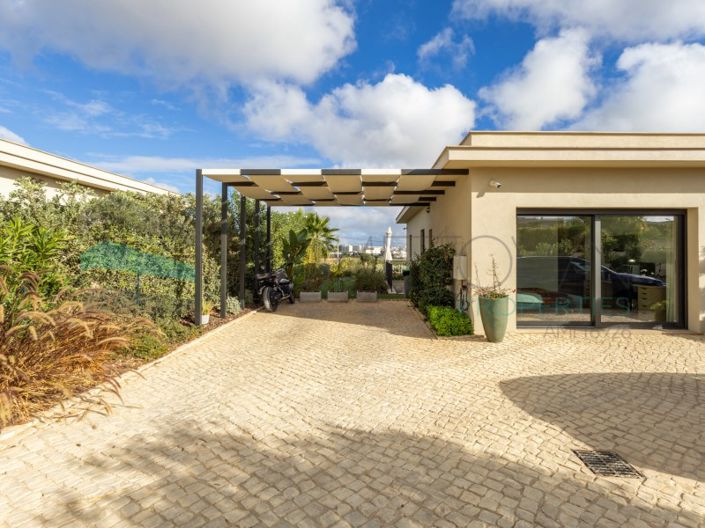 Image No.37-4 Bed House for sale