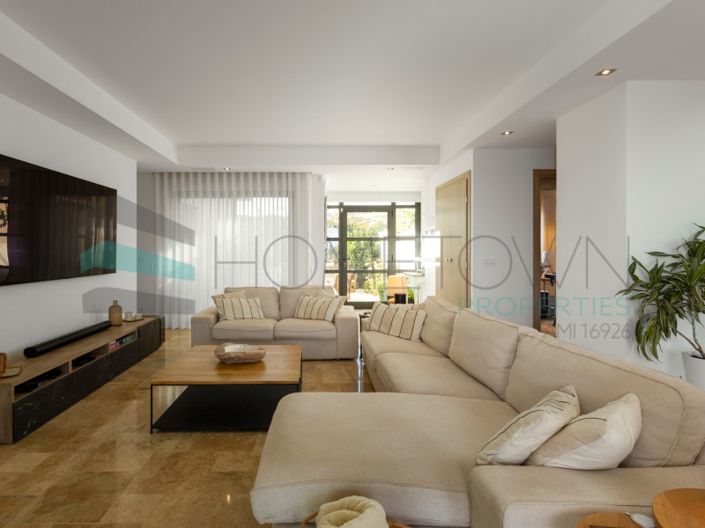 Image No.6-4 Bed House for sale