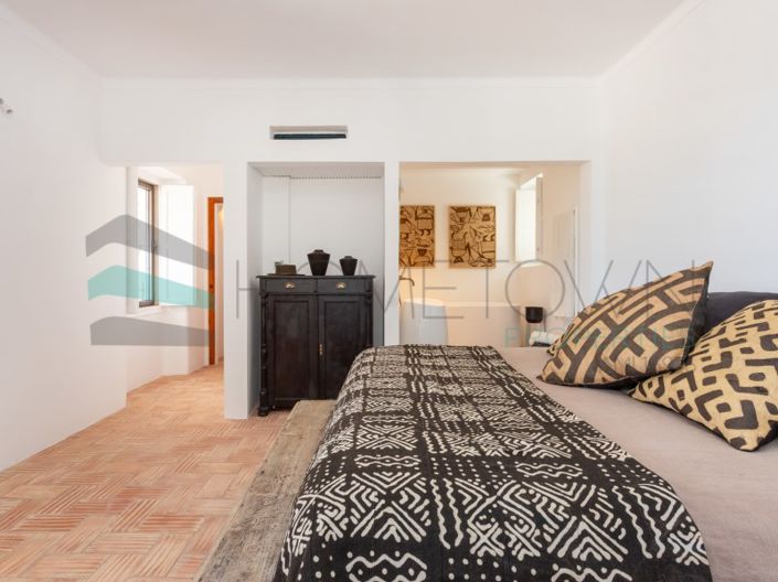 Image No.24-4 Bed House for sale