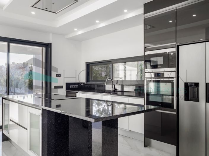 Image No.8-3 Bed House for sale