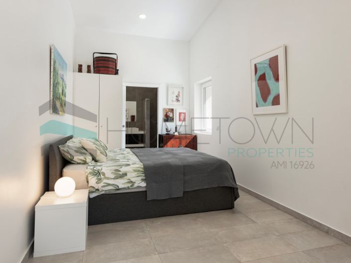 Image No.13-2 Bed House for sale