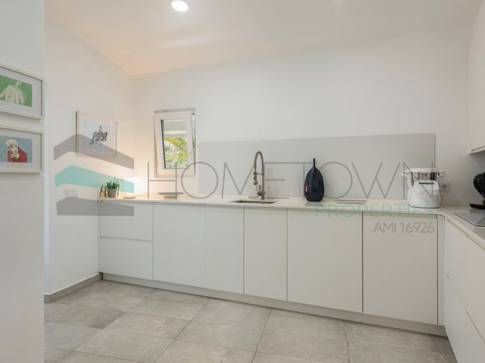 Image No.8-2 Bed House for sale