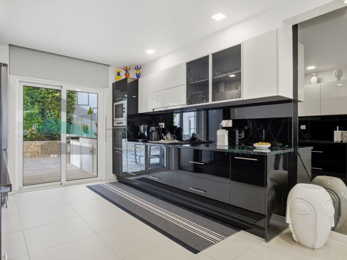 Image No.9-3 Bed House for sale