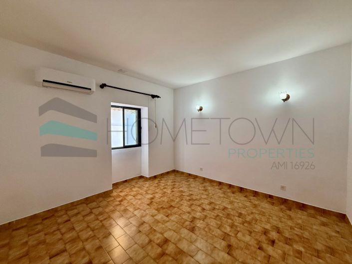 Image No.18-3 Bed House for sale