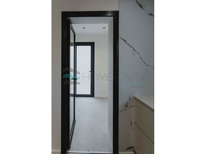 Image No.11-3 Bed House for sale