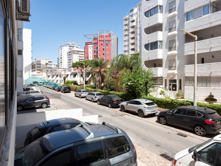 Image No.23-3 Bed Apartment for sale