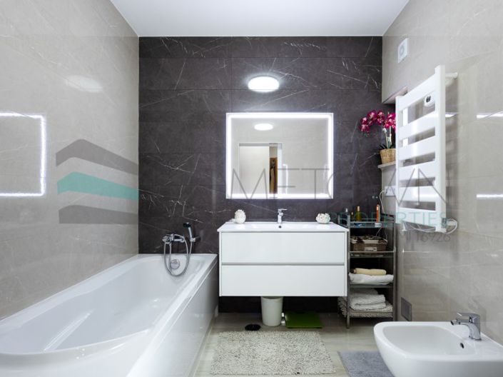 Image No.18-3 Bed House for sale