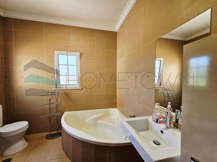 Image No.19-3 Bed House for sale