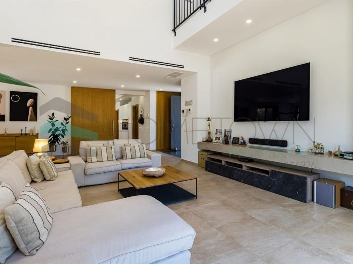 Image No.10-4 Bed House for sale