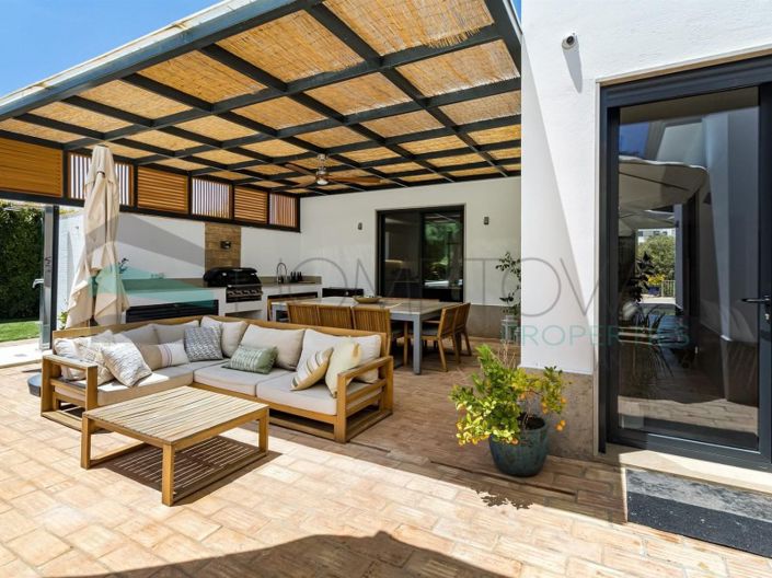 Image No.2-4 Bed House for sale