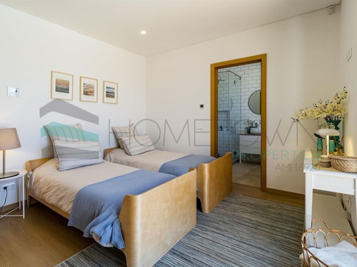 Image No.34-4 Bed House for sale