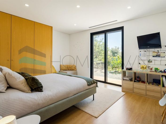 Image No.38-4 Bed House for sale