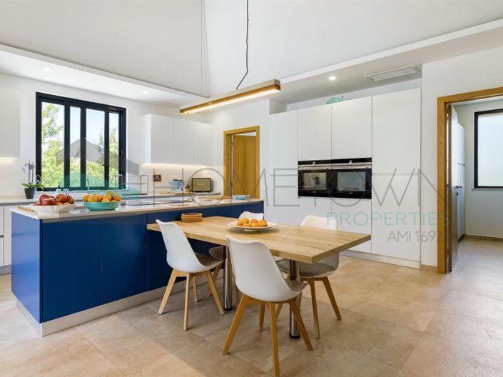 Image No.8-4 Bed House for sale