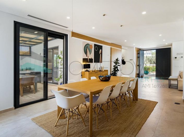 Image No.9-4 Bed House for sale