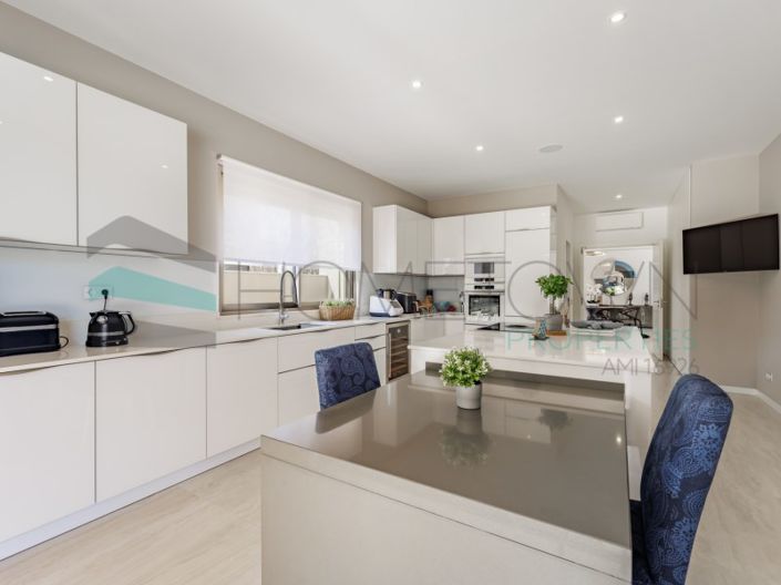 Image No.15-5 Bed House for sale