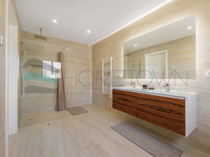 Image No.24-5 Bed House for sale