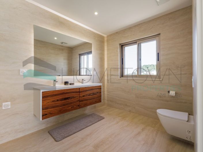 Image No.25-5 Bed House for sale