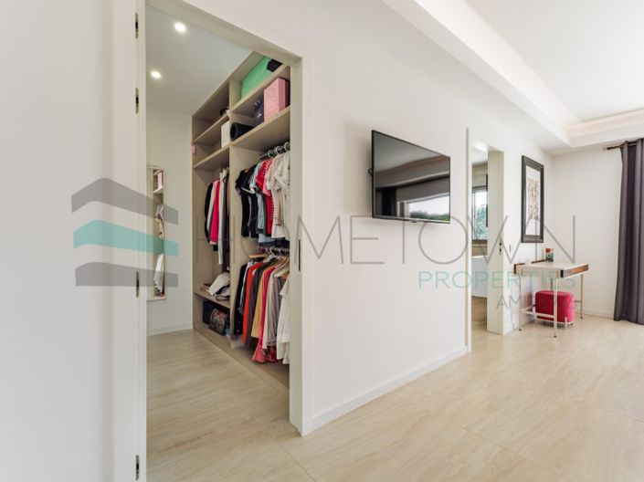 Image No.30-5 Bed House for sale