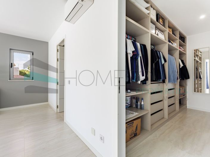 Image No.40-5 Bed House for sale