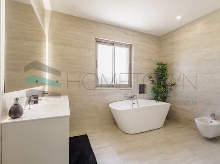 Image No.55-5 Bed House for sale