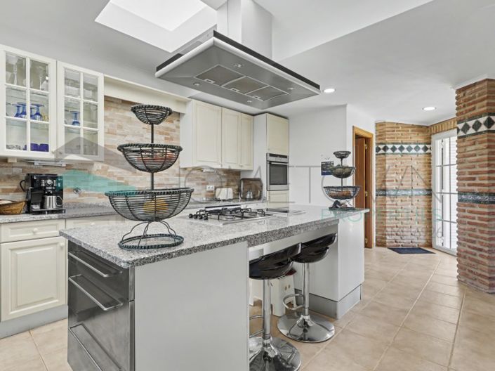 Image No.13-5 Bed House for sale