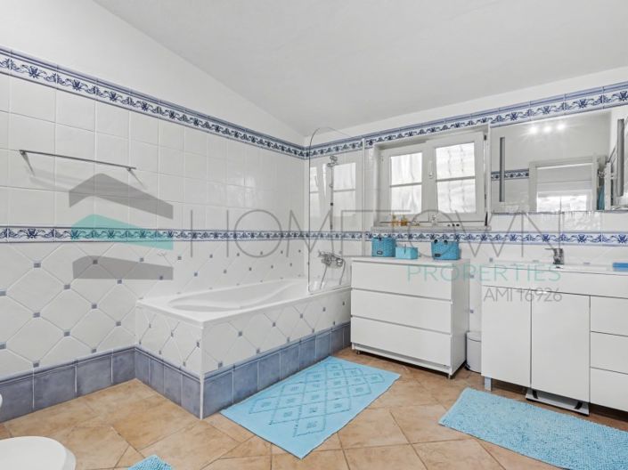 Image No.19-5 Bed House for sale