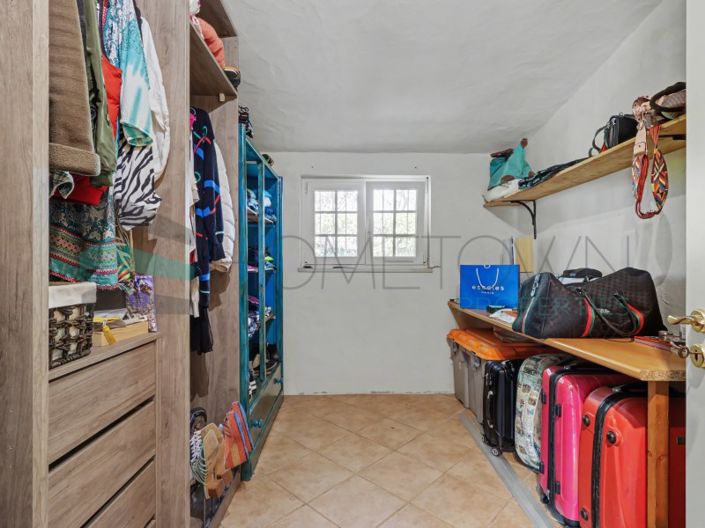 Image No.20-5 Bed House for sale