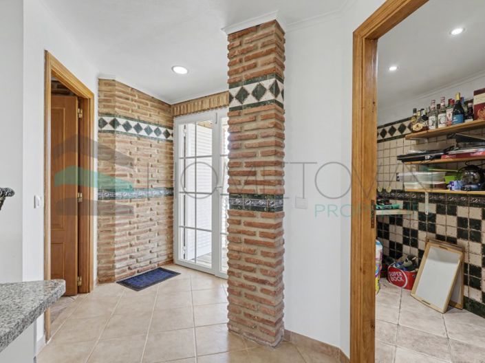 Image No.27-5 Bed House for sale