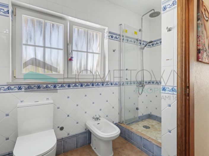 Image No.41-5 Bed House for sale