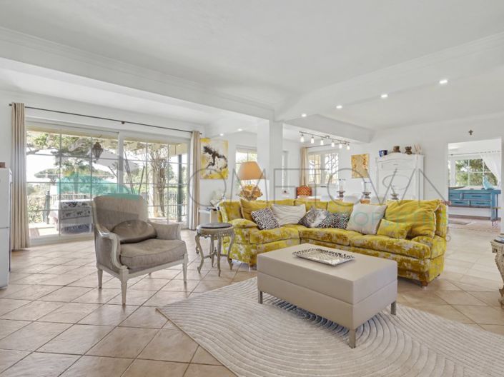 Image No.6-5 Bed House for sale