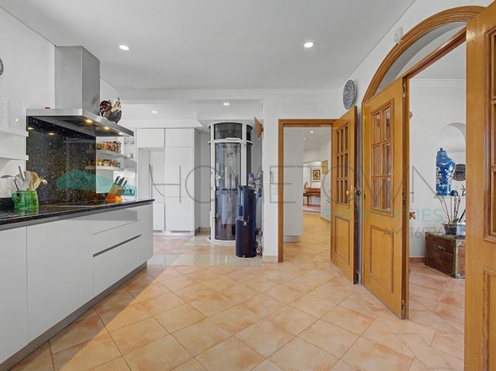 Image No.17-5 Bed House for sale