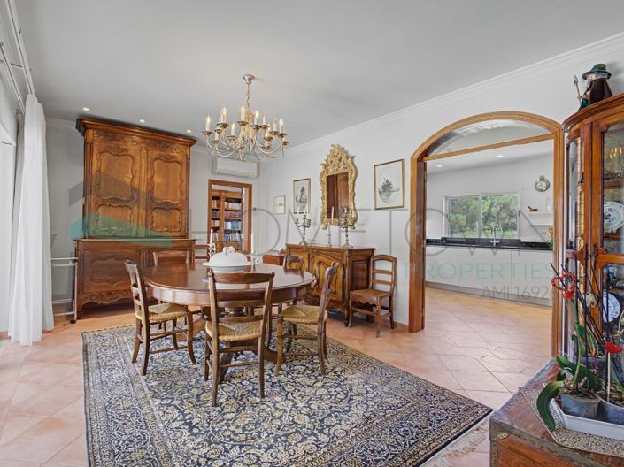 Image No.8-5 Bed House for sale