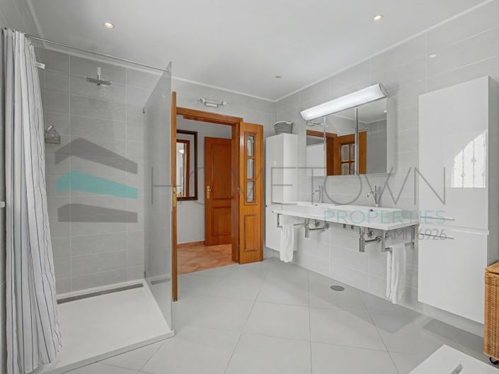 Image No.42-5 Bed House for sale