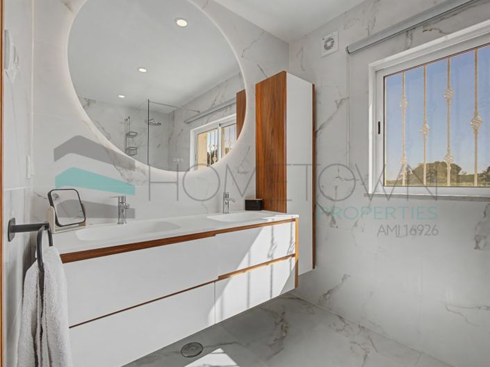 Image No.28-5 Bed House for sale