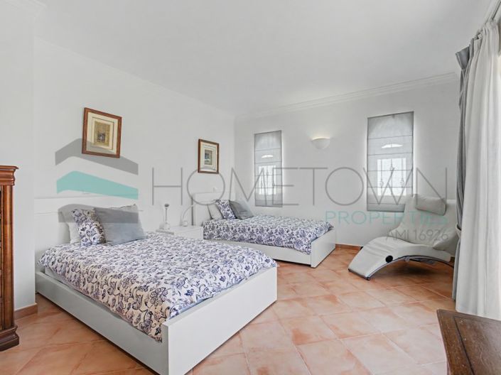 Image No.37-5 Bed House for sale