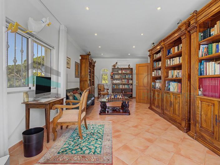 Image No.10-5 Bed House for sale