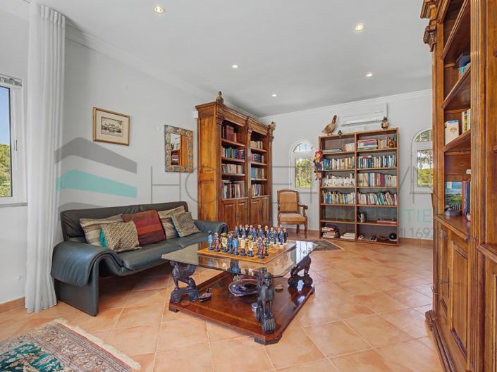 Image No.56-5 Bed House for sale