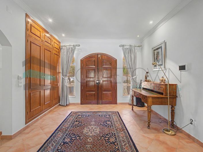 Image No.5-5 Bed House for sale