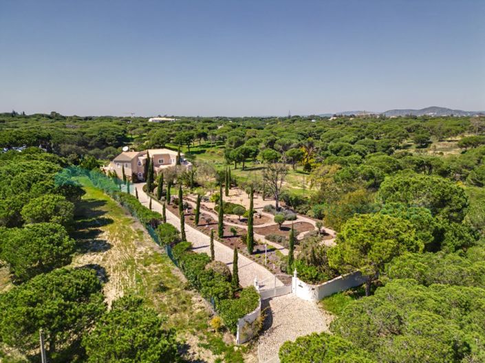 Image No.6-5 Bed House for sale