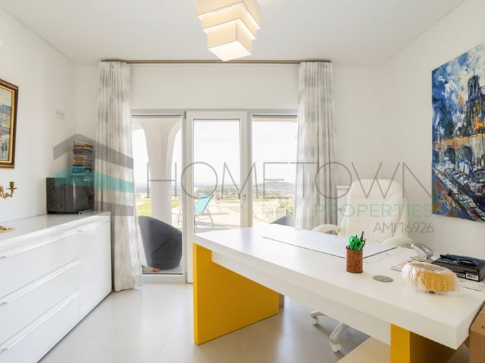 Image No.20-4 Bed House for sale