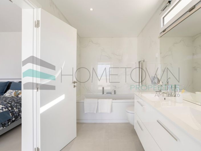 Image No.21-4 Bed House for sale