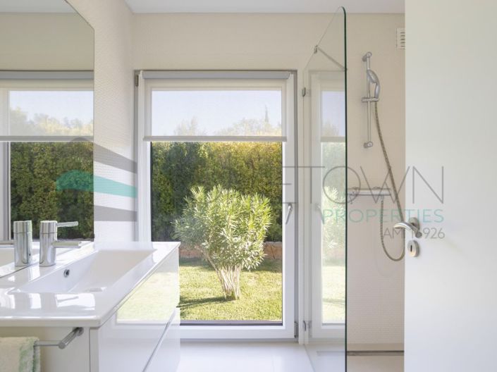 Image No.26-4 Bed House for sale