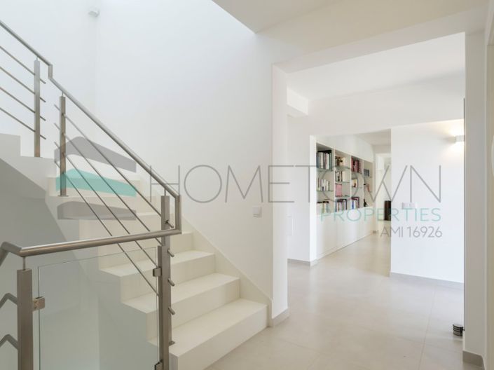 Image No.3-4 Bed House for sale