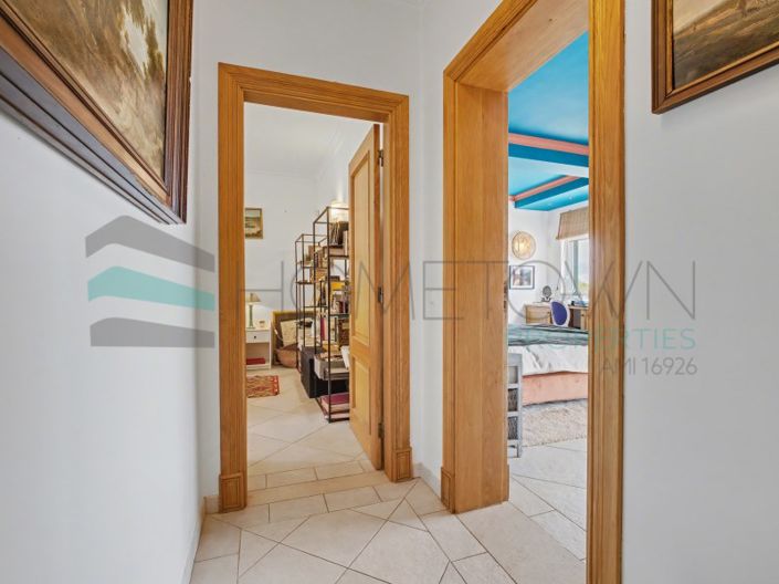 Image No.18-4 Bed House for sale